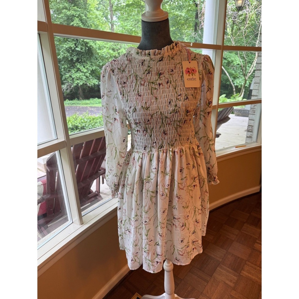 Entro white floral smocked long-sleeve mini dress-NWT BUT zipper needs to fixed
